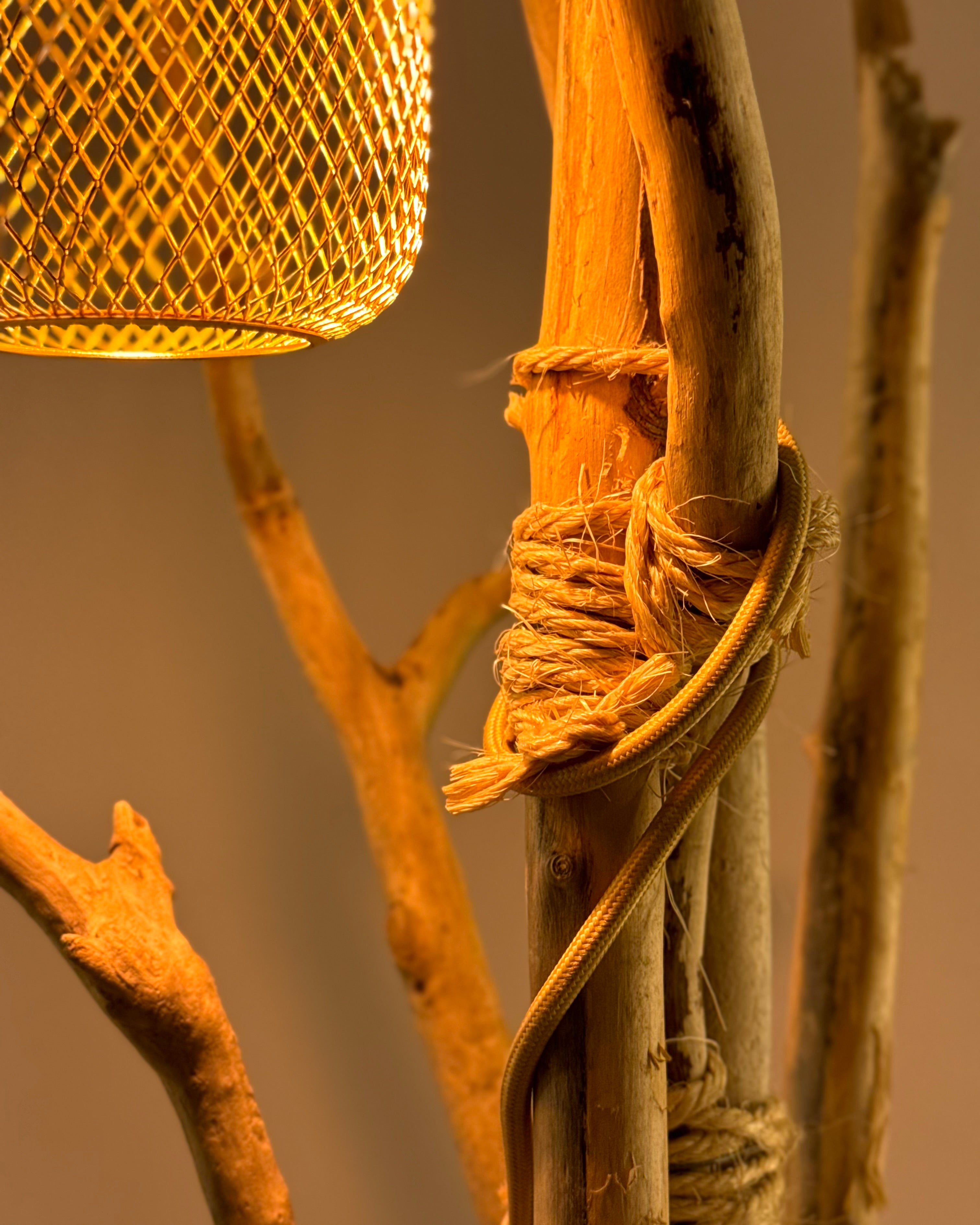 lampada di legno fatta a mano