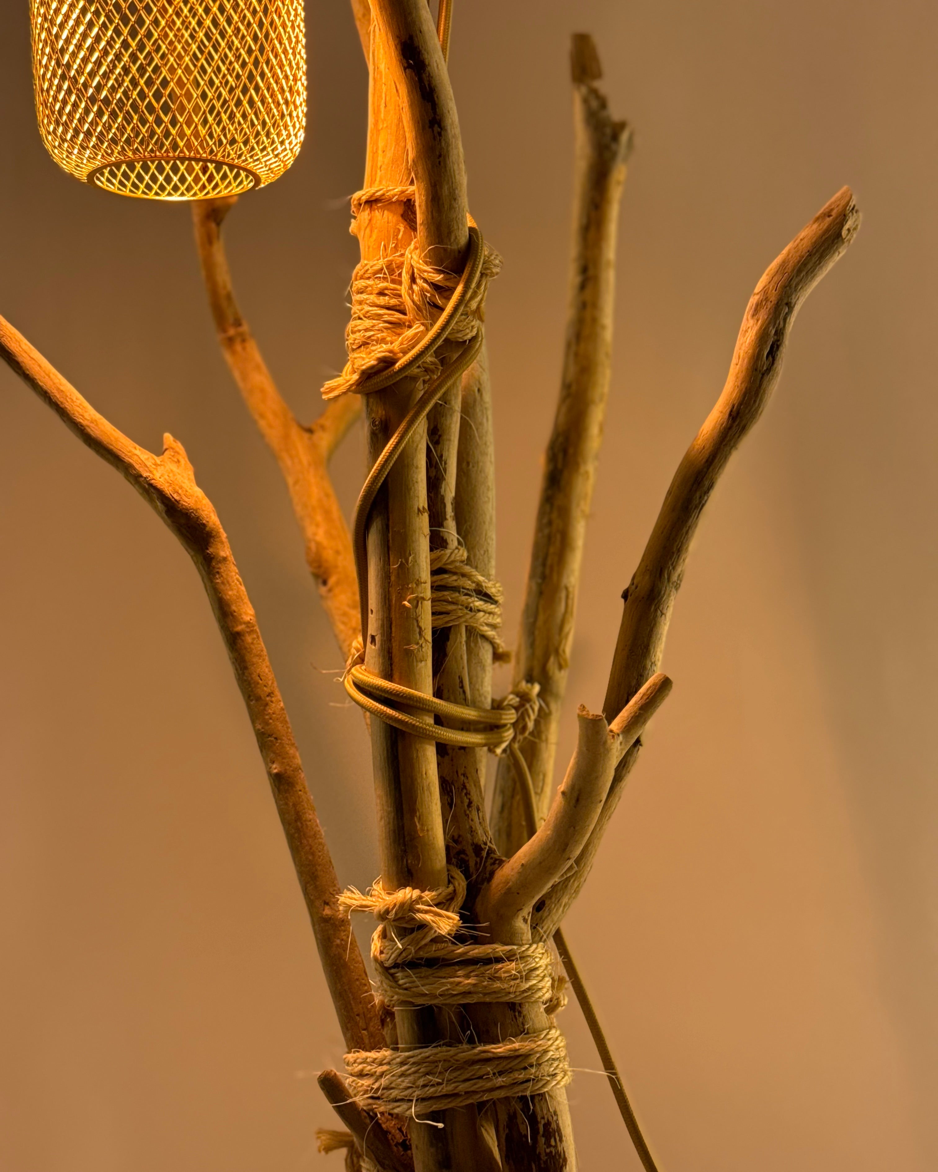 lampada di legno fatta a mano