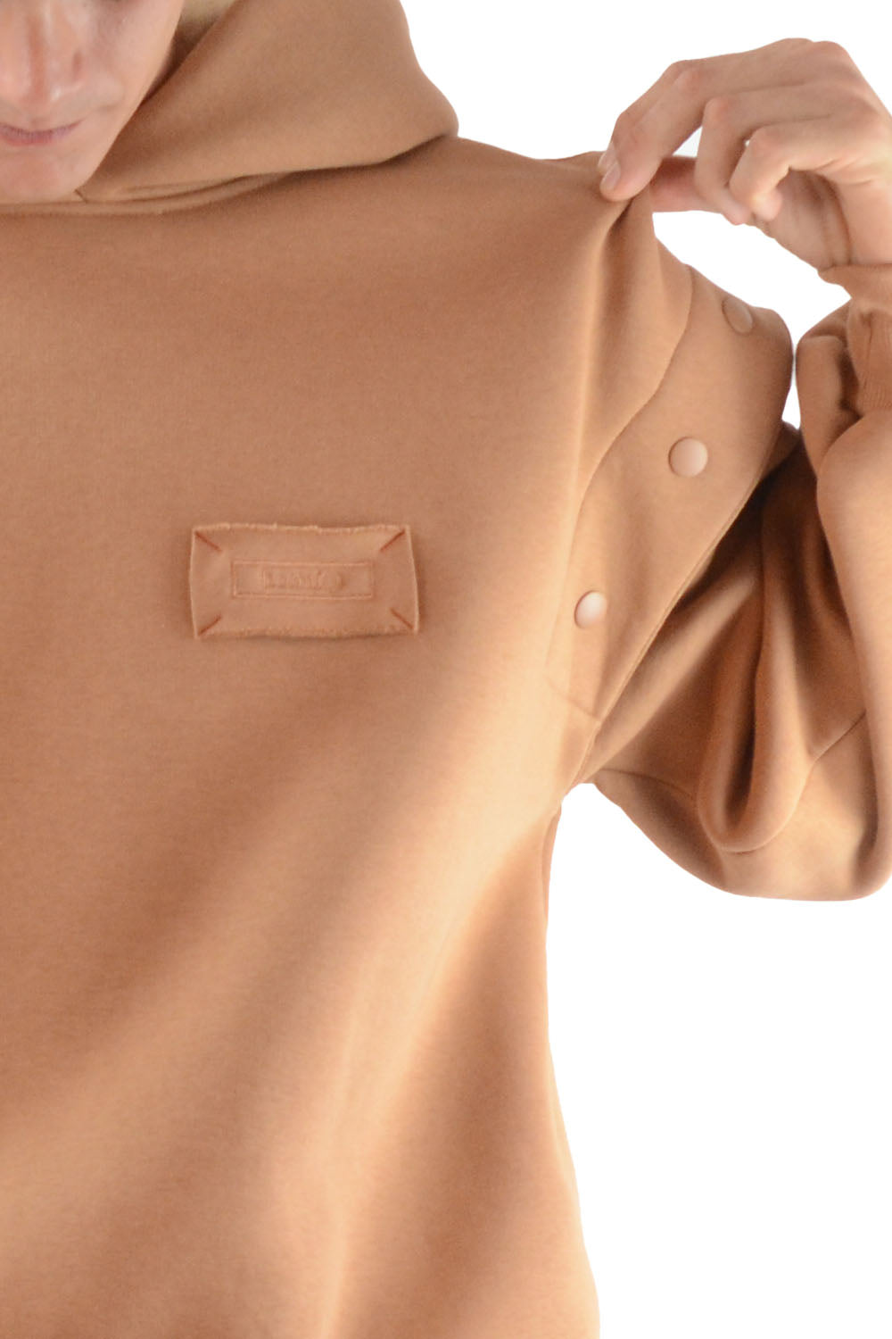 Spalla felpa Tokyo – dettaglio couture Made in Italy